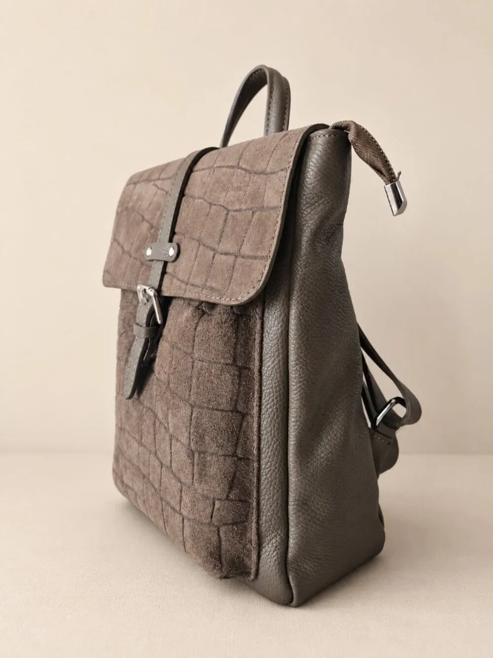 Italian Leather Croc-Embossed Backpack – Taupe
